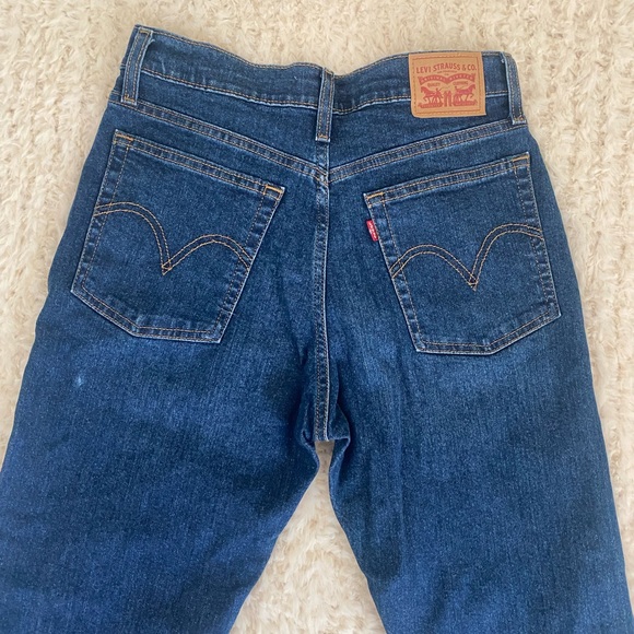 Levi's Wedgie Straight Jeans - Picture 7 of 11